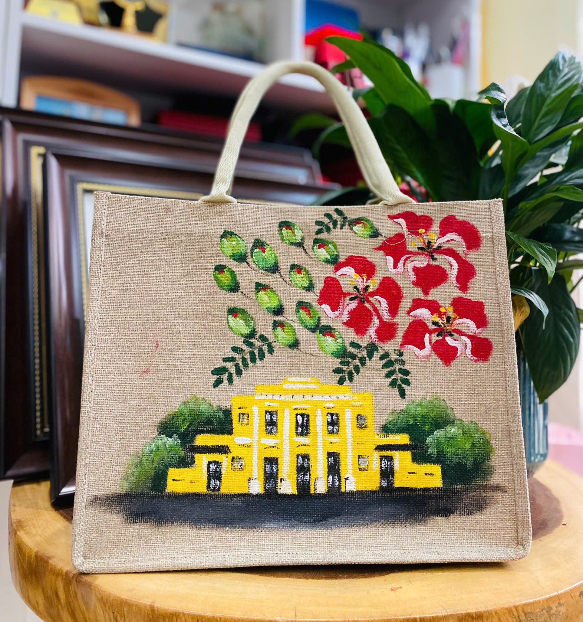 Túi đay vẽ tay nhà hát lớn Hải Phòng 35x30x14cm